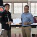 Ketua umum UKM Multimedia , Dicky Makapuas menyerahkan piagam kepada pemateri, yakni Kepala Jurusan Teknik Elektro Polimdo, Marson Budiman SST., MT. (foto: istimewa)