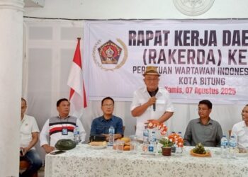 Plt Ketua PWI Sulut, Vanny Loupatty membawakan sambutan pada (Rakerda) Perdana PWI Kota Bitung. (foto: Chris/Barta1)