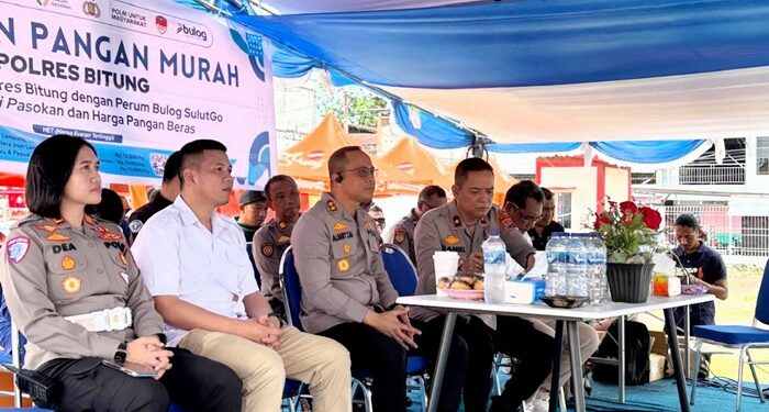 Polres Bitung bersama Perumda Pasar Bitung mengikuti kegiatan zoom Kick Off gerakan pangan murah Polri serentak. (foto: Chris/Barta1)