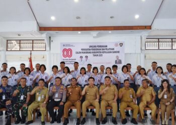 Foto; Bupati dan Wakil Bupati bersama tim Paskibraka Tahun 2025. (Dok. Rendy/Barta1)
