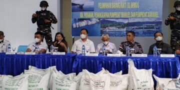 Foto: Konferensi pers penyerahan barang bukti oleh Lanal Tahuna. (Dok. Rendy/Barta1)