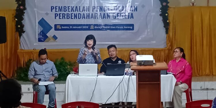 Ibu Susy A. Marentek, SE., MSA., CRA saat menjelaskan. (foto: istimewa)