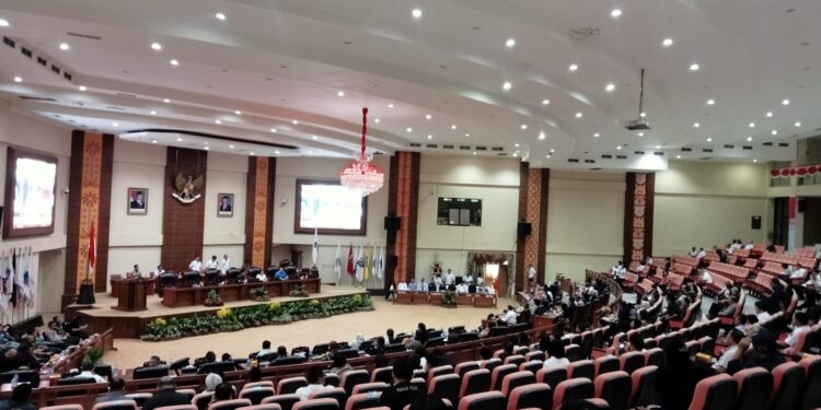 Situasi paripurna DPRD Sulut. (foto: meikel/barta)