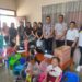 Tim PKM Polimdo bersama guru, orang tua murid dan anak-anak PAUD GEMA IMMANUEL. (foto: istimewa)