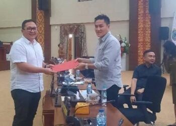 Anggota DPRD Sulut, Pierre Makisanti bersama Wakil Ketua Royke Anter . (foto: istimewa)