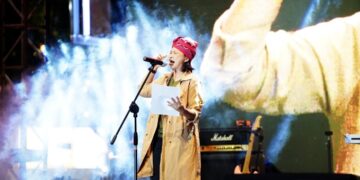 Aktor dan penyair Inggrid Pangkey saat tampil di ajang Eco Fibe Festival 2025