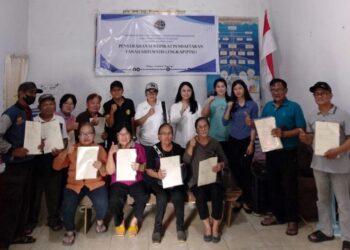 Pertanahan Manado Serahkan 20 Sertipikat Program PTSL di Kelurahan Paniki Bawah