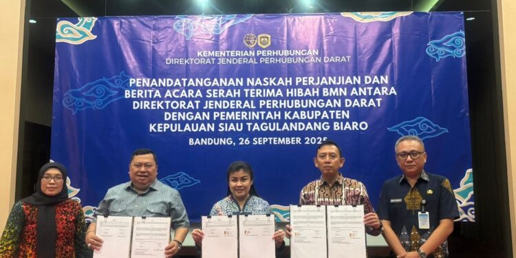 Pemkab Sitaro Teken Hibah Pelabuhan Penyeberangan Sawang dengan Kemenhub