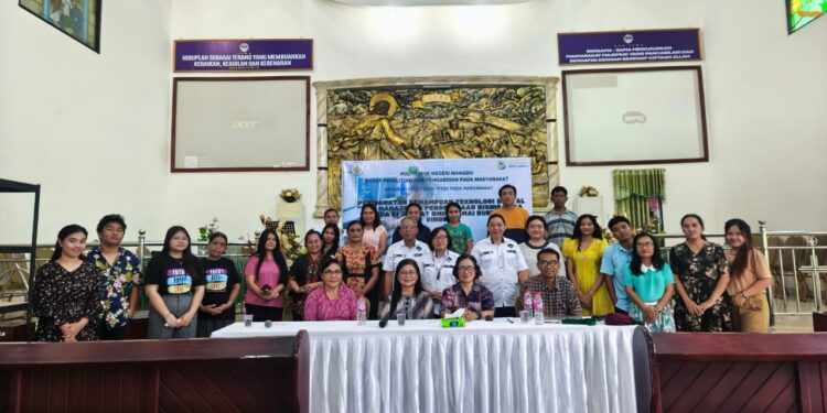 Tim pengadbian pada masyarakat Polimdo bersama pemuda GMIM Damai Bukit Moria Singkil. (foto: istimewa)