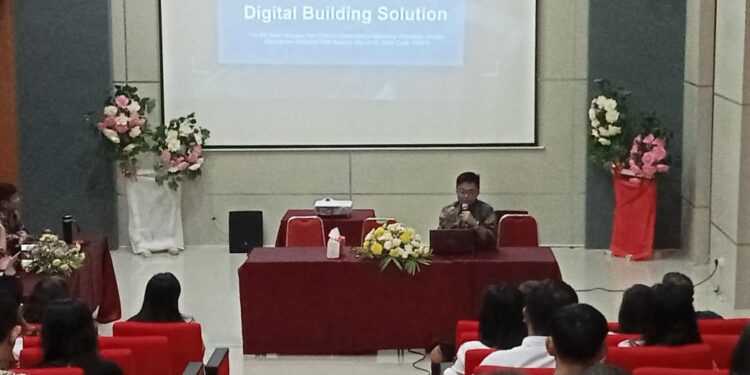 Saat Glodon Indonesia memberikan kuliah umum kepada Mahasiswa Polimdo. (foto: meikel/barta)