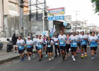 Event Go & Glow PLN Mobile Charity Color Run di Manado berlangsung meriah dan menyehatkan. (foto: Humas PLN).