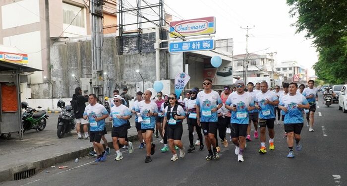 Event Go & Glow PLN Mobile Charity Color Run di Manado berlangsung meriah dan menyehatkan. (foto: Humas PLN).