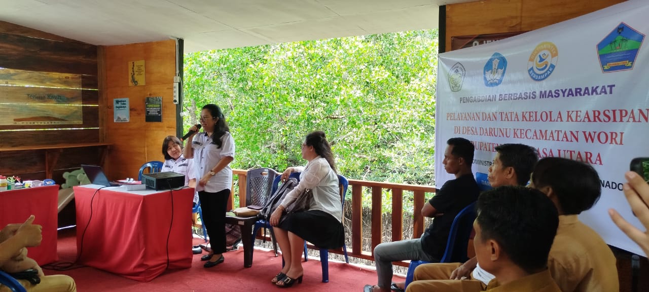 Ketua tim pengabdian, Dr. Jufrina Mandulangi, SE., M.Si, saat memberikan sambutan. (foto: istimewa)