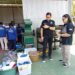 Ketua tim peneliti berdikari, Stevi Kaligis, SE., Ak, MM., CA bersama koordinator Humas Polimdo, Ivoletti Merlina Walukow SE., MSi saat melihat hasil dari pengelolaan sampah. (foto: meikel/barta)