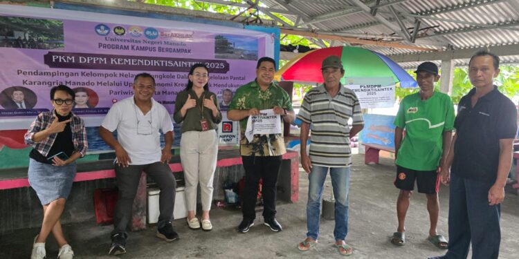 Tim PKM Unima Berikan Pendampingan Pengolaan Wisata Pantai Bagi Nelayan Karangria Manado