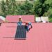 Petugas PLN memasang fasilitas energi kelistrikan untuk sejumlah bangunan sekolah di Provinsi Gorontalo. (foto: Humas PLN)