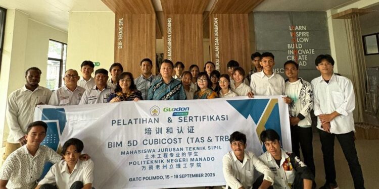 Pimpinan Jurusan dan Mahasiswa Jurusan Teknik Sipil Polimdo dalam penyelenggaraan pelatihan dan sertifikasi BIM 5D Cubicost. (foto: istimewa)