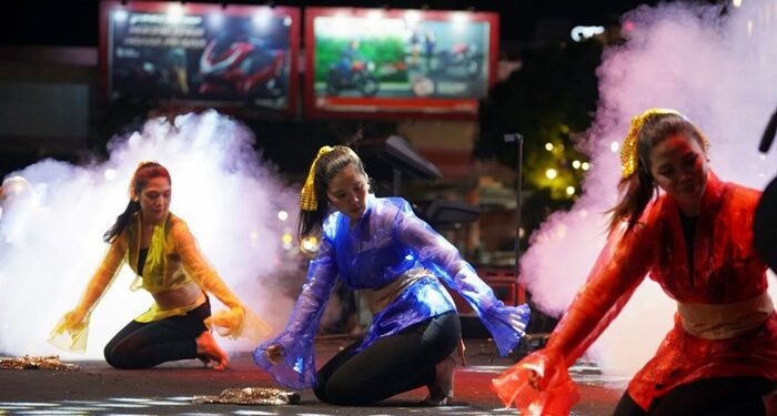 Sebuah kreasi tari terkait isu lingkungan di ajang Eco Fibe Festival 2025