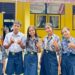 Siswa-siswi menikmati pemasangan Supersun di SMP Negeri 3 Satu Atap Desa Beeng Laut. (foto: Humas PLN)