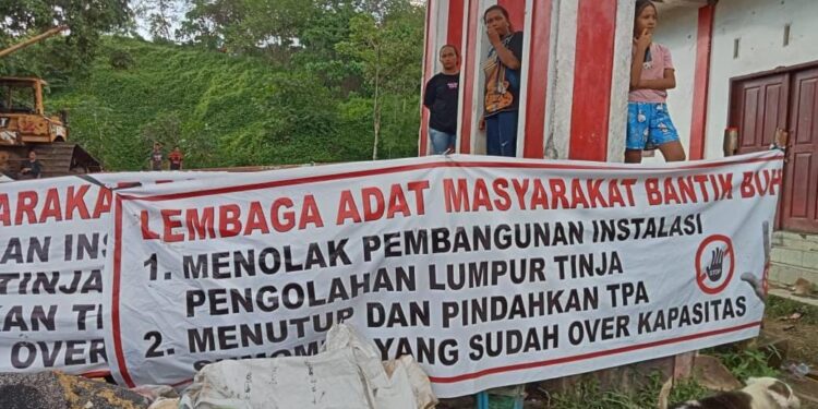 Situasi Warga di TPA Sumompo, Manado. (foto: meikel/barta)