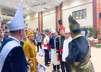 Gagahnya Wabup Sitaro Hadiri HUT ke-61 Sulut dengan Pakaian Adat