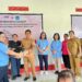 Tim Pengabdian Kepada Masyarakat Poltekkes Kemenkes Manado memberikan bantuan kepada Pemerintah dan petugas kesehatan di Desa Likupang Satu. (foto: istimewa)