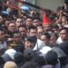 Ketua Komisi I DPRD Sulut, Braien Waworuntu, saat bertemu massa aksi. (foto: istimewa)