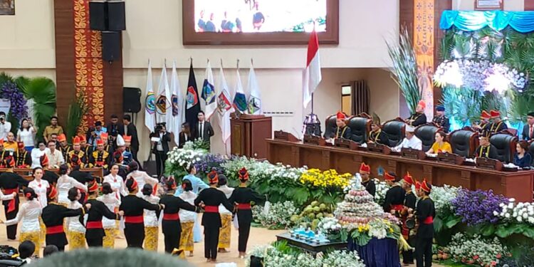 Paripurna dalam rangka peringati HUT Provinsi Sulut ke 61 Tahun. (foto: meikel/barta)