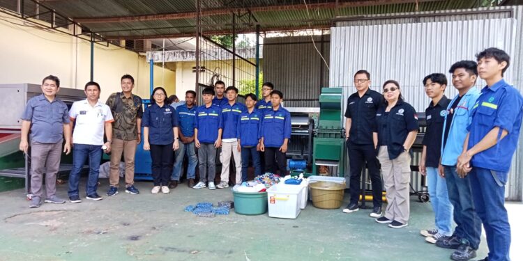 Tim Tim pengembang mesin dan riset Polimdo. (foto: meikel/barta)
