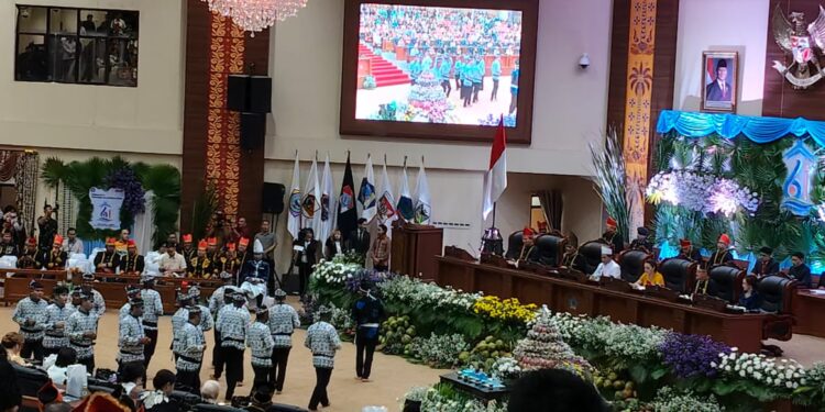 Suasana Paripurna DPRD Sulut ke 61 tahun. (foto: meikel/barta)