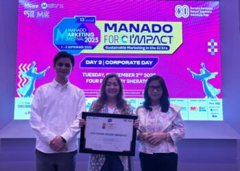 Polimdo terima penghargaan "Entrepreneurial Marketing Campus For Impact 2025". (foto: istimewa)