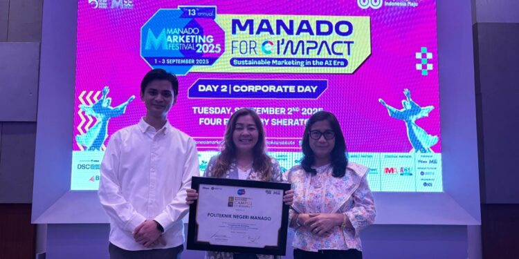 Polimdo terima penghargaan "Entrepreneurial Marketing Campus For Impact 2025". (foto: istimewa)