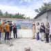 Tim pengabdian kepada masyarakat Polimdo setelah proses perbaikan jalan masuk sekolah SD Kristen Victory Manado. (foto istimewa)