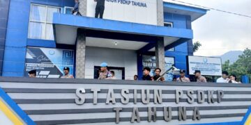 Foto: Pengamanan aparat kepolisian di kantor Stasiun PSDKP Tabuna. (Dok. Rijani Budiman)