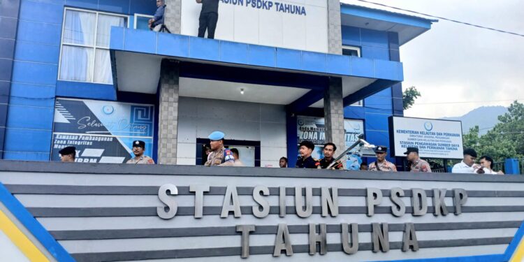 Foto: Pengamanan aparat kepolisian di kantor Stasiun PSDKP Tabuna. (Dok. Rijani Budiman)