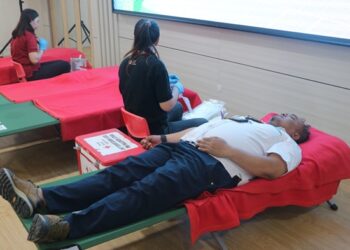 Hari Listrik Nasional (HLN) ke-80, PLN Unit Induk Distribusi (UID) Sulawesi Utara, Tengah, dan Gorontalo (Suluttenggo) menggelar aksi donor darah. (foto: Humas PLN)