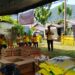Foto: Ketua DPD II Golkar Sangihe, Jabes Ezar Gaghana menyampaikan sambutan dalam giat pasar murah di sekretariat Partai Golkar Sangihe. (Dok. Rendy/barta1).