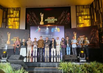 AMSI Award 2025, deretan penerima penghargaan bersama pengurus AMSI nasional. (Foto: AMSI)