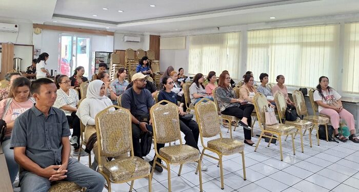 Kegiatan PLN Manado untuk mendukung pemberdayaan Pekerja Migran Indonesia. (foto: Humas PLN)