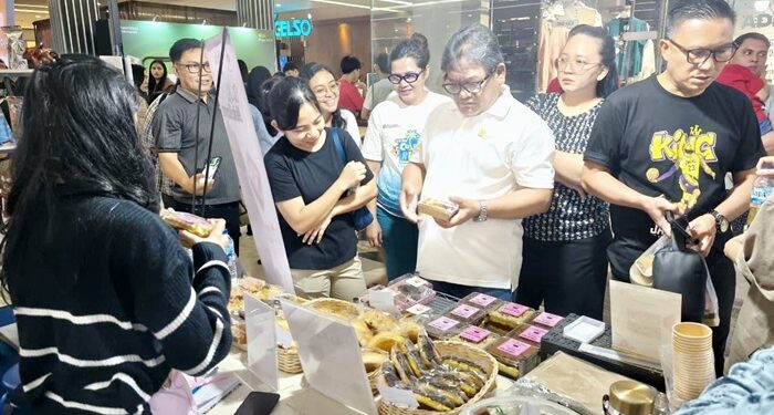 Manado High Street Market 2025 yang berlangsung meriah di Atrium Manado Town Square 3 hadirkan UMKM binaan PT PLN Sulutenggo. (foto: Humas PLN)
