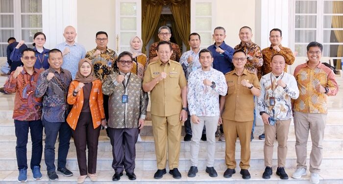 Momen manajemen PT PLN UID Sulutenggo bersama jajaran pemerintah daerah Provinsi Gorontalo foto Humas PLN. (foto: Humas PLN)