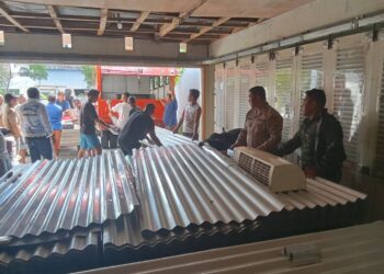 Pemkab Sitaro Salurkan 35 Ribu Seng buat Warga Terdampak Erupsi Gunung Ruang