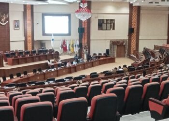 Ruangan Paripurna DPRD Sulut, saat pembahasan Ranperda. (foto: meikel/barta)