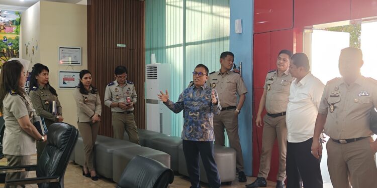 Kantor Pertanahan Kota Manado Terima Kunjungan Tim IX Pembina Kementerian ATR/BPN