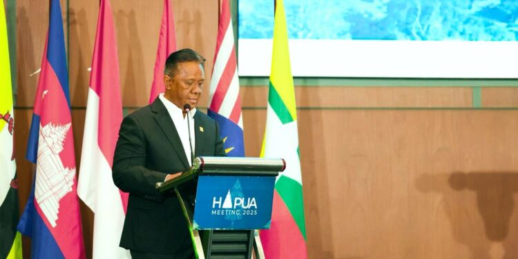 Direktur Legal dan Manajemen Human Capital PLN, Yusuf Didi Setiarto menyampaikan bahwa dinamika di sektor energi global. (foto: Humas PLN)