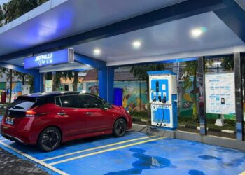 Dock Station Charging untuk mobil listrik besutan PLN. (foto: Humas PLN)