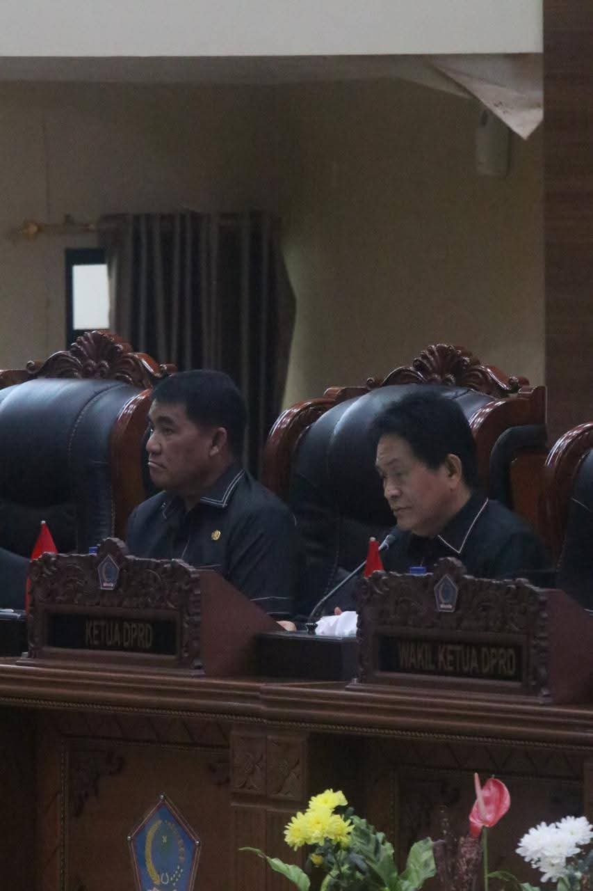 Gubernur Yulius Selvanus bersama Ketua DPRD Fransiskus Andi Silangen. (foto: istimewa)