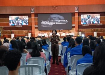Pesan Inspiratif Dr. Chantarina Bagi Ratusan Mahasiswa Polimdo: Pendidikan Adalah Jalan Martabat