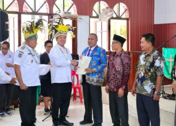 Serahkan Sertipikat di Papua: Era Presiden Prabowo Semua Tempat Ibadah Harus Disertipikatkan