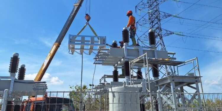 PLN UIT JBM Percepat Energize Kapasitor Gardu Induk Guluk-Guluk. (foto: Kominfo Jatim)